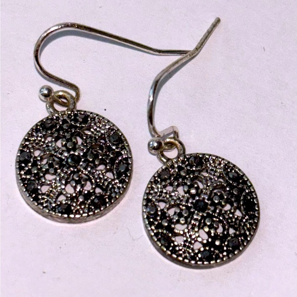 Elegant Black Silver Earrings - Picture 1 of 1